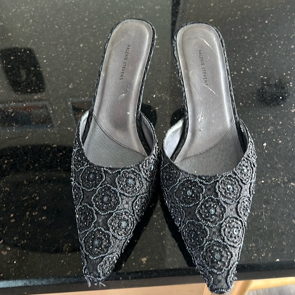 Valerie Steven’s charcoal colored kitten heel